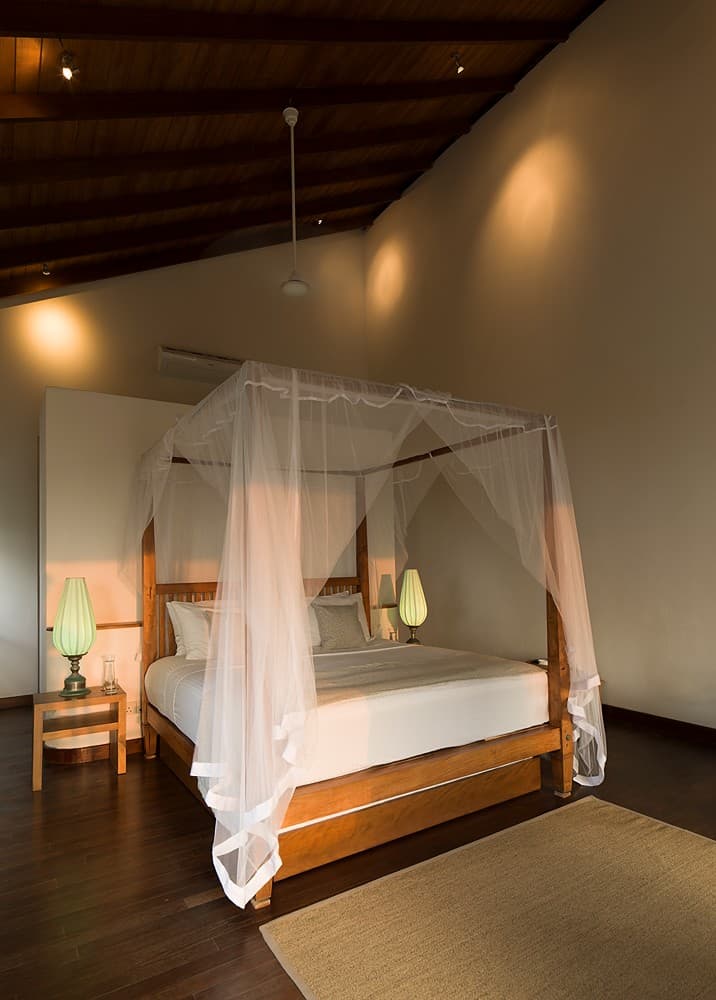 Araliya wing king suite with four-poster bed and ocean outlook at Sri Villas Induruwa