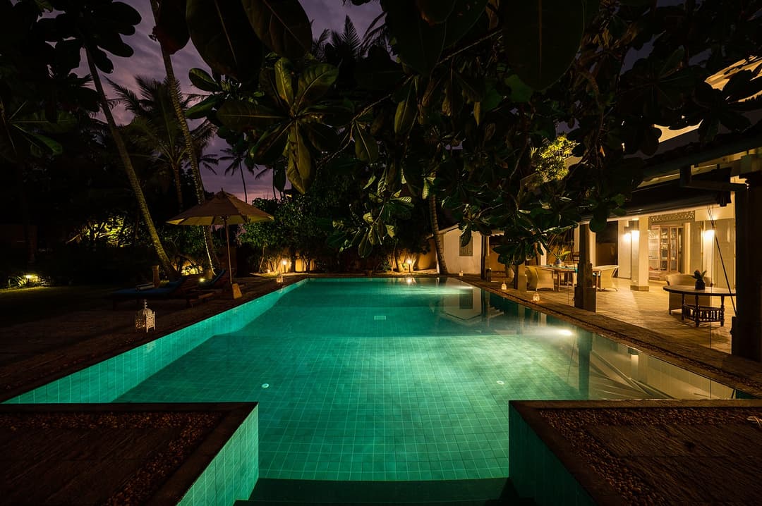 Villa Bleu Unawatuna private pool illuminated in blue at evening