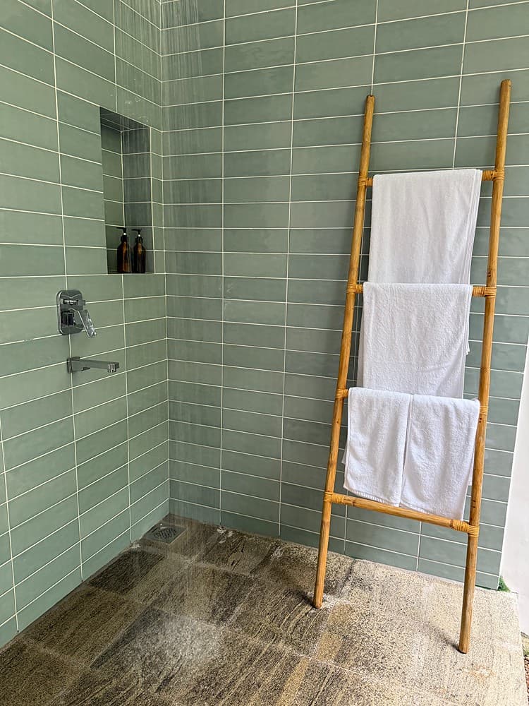 Origin Balapitiya bathroom with green tiles and towels