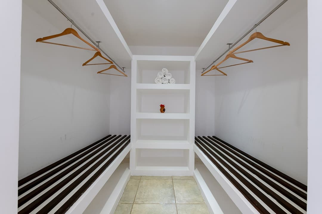 Casa Tua walk in closet