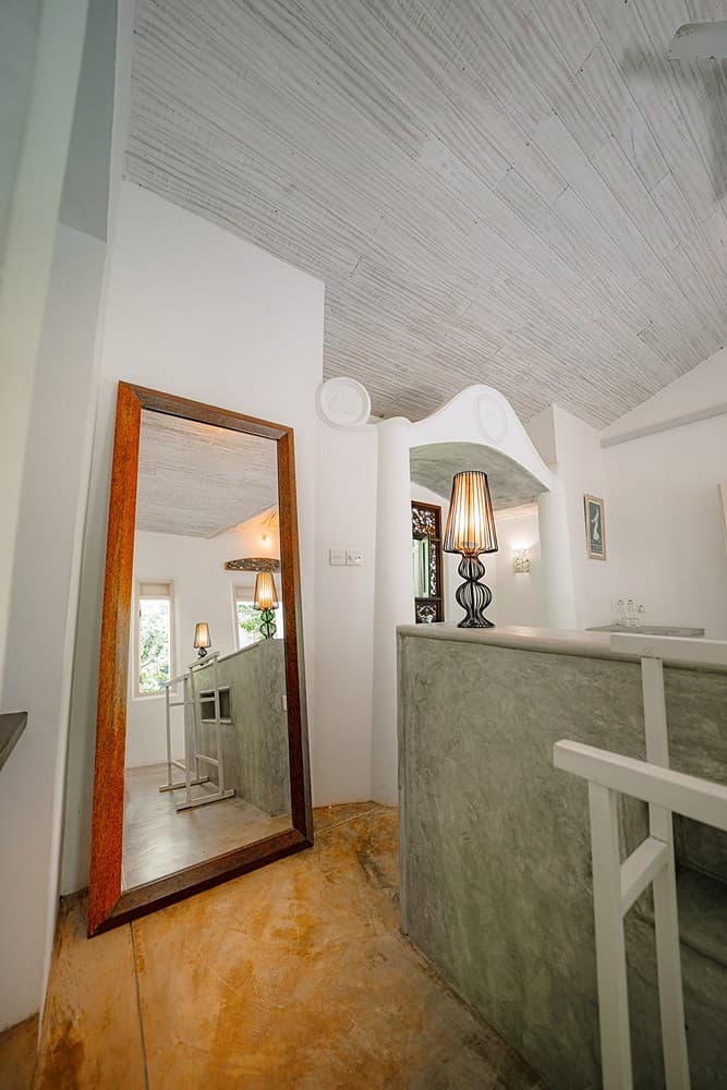 Villa entrance hallway with wooden door and mirror
