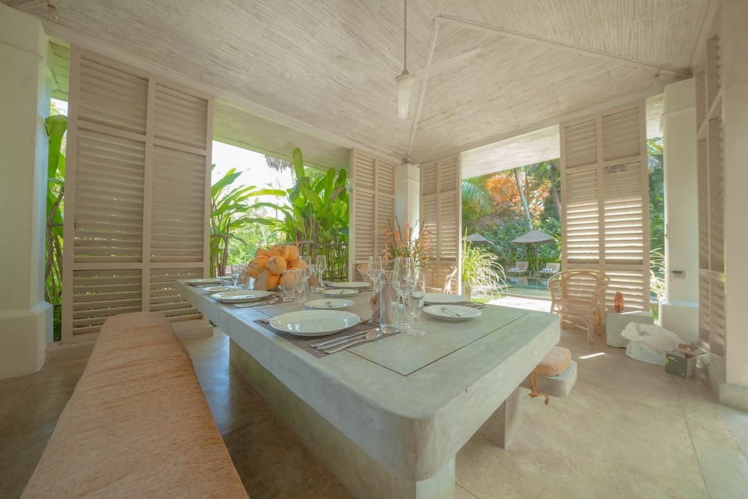 Villa dining room with white interior and fresh flowers