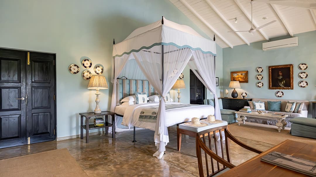 Kahanda Kanda Kadju suite bedroom with private pool view