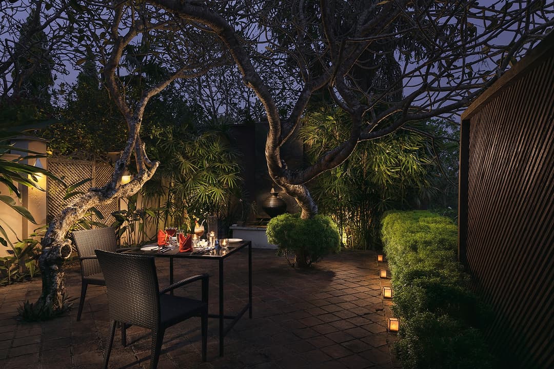 Kahanda Kanda outdoor romantic candlelit dinner