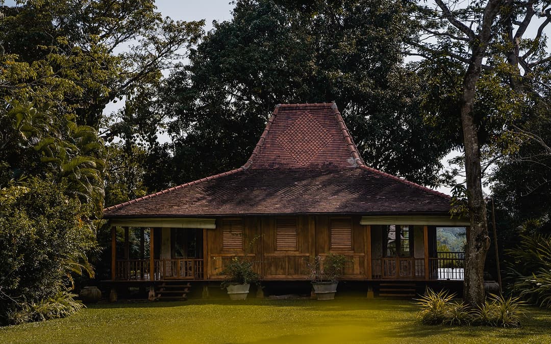 Kahanda Kanda villa exterior and garden in wide angle
