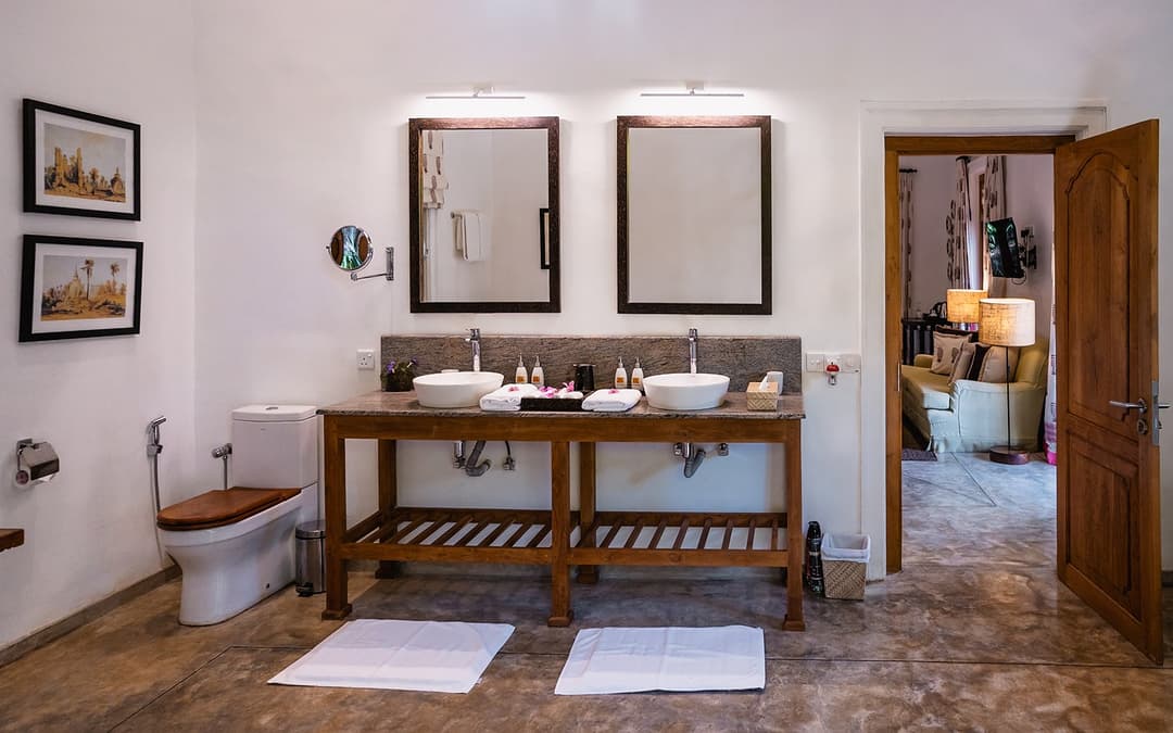 Bathroom with vanity basin and framed mirror