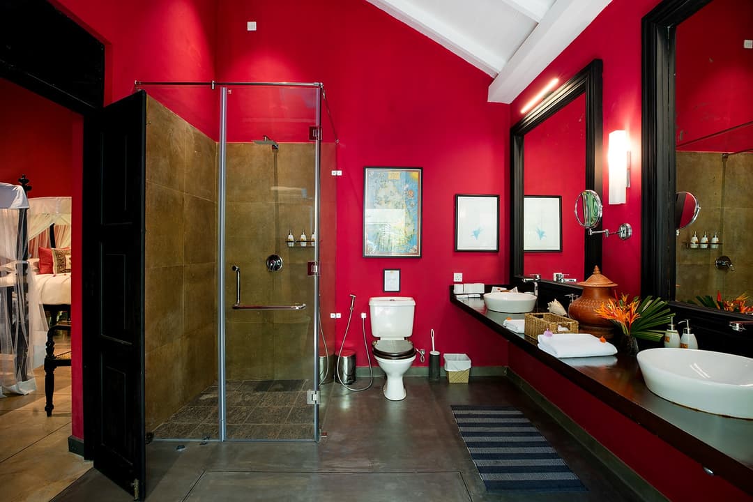 Bathroom with vanity basin and framed mirror