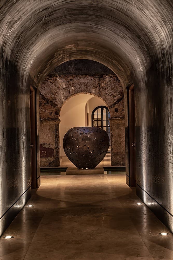 Barrel-vaulted corridor with urn sculpture at far end, No. 77 Leyn Baan, Galle Fort