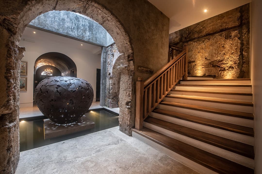 Lit staircase with urn sculpture at base and arched corridor, No. 77 Leyn Baan, Galle Fort