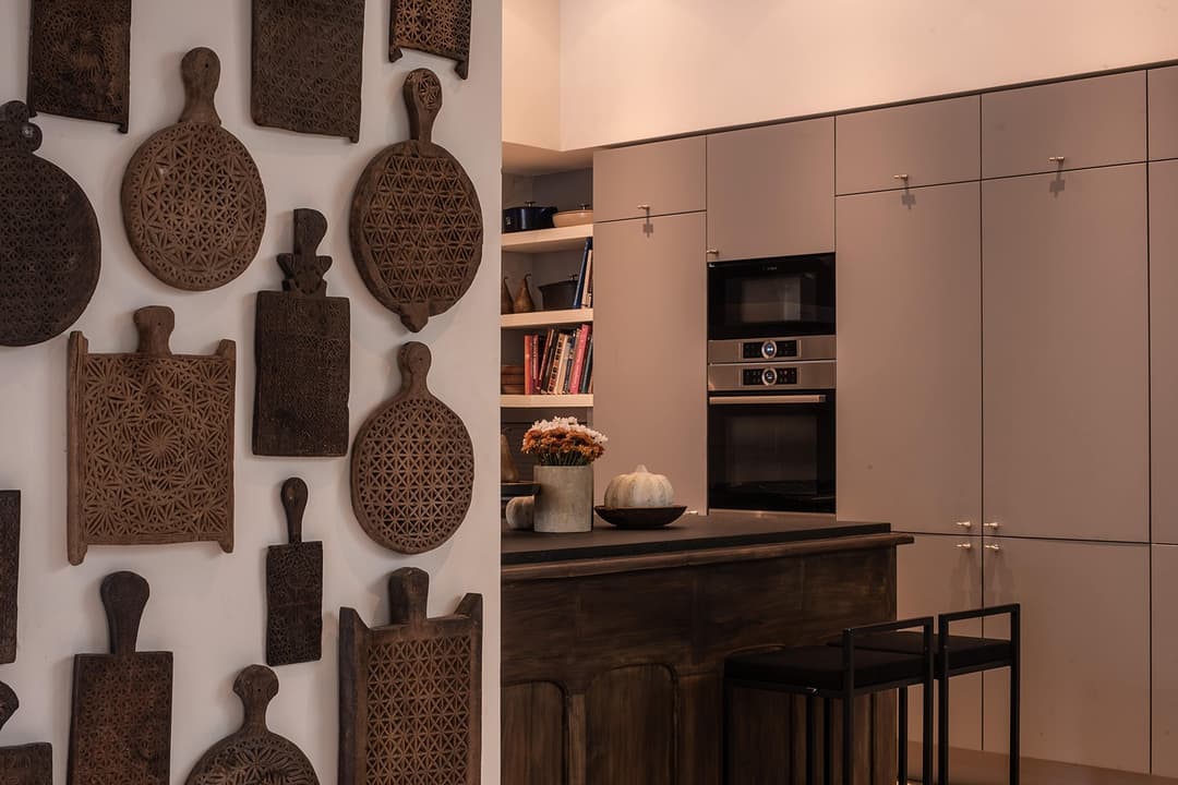 Kitchen with light fitted cabinetry and cutting boards on wall, No. 77 Leyn Baan, Galle Fort