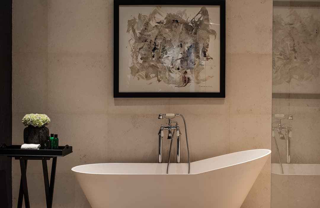 Freestanding bathtub against raw stone wall, No. 77 Leyn Baan, Galle Fort, Sri Lanka