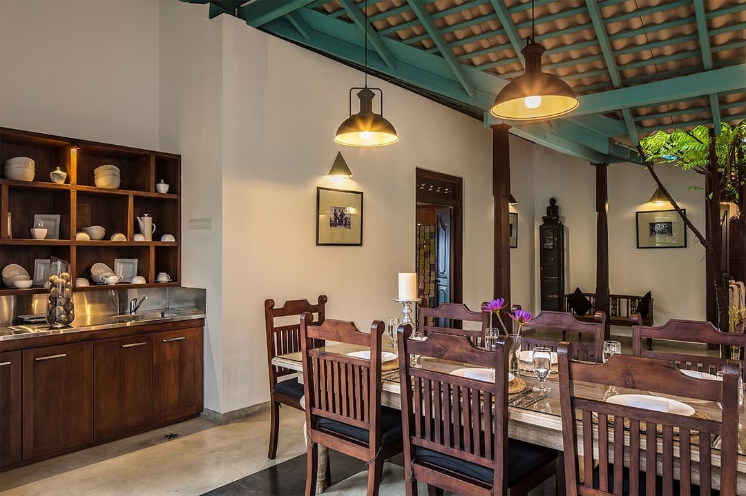 Villa dining room with high ceiling, Magalla Casa Galle