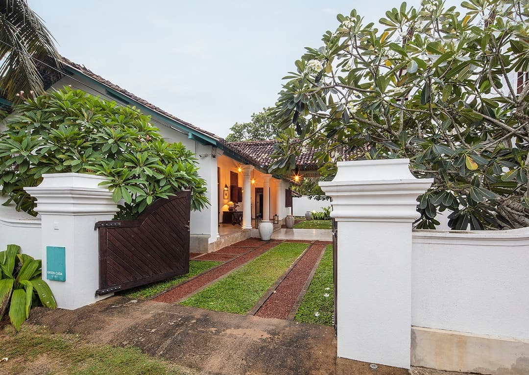 White entrance gate and wall, Magalla Casa Galle Magalla
