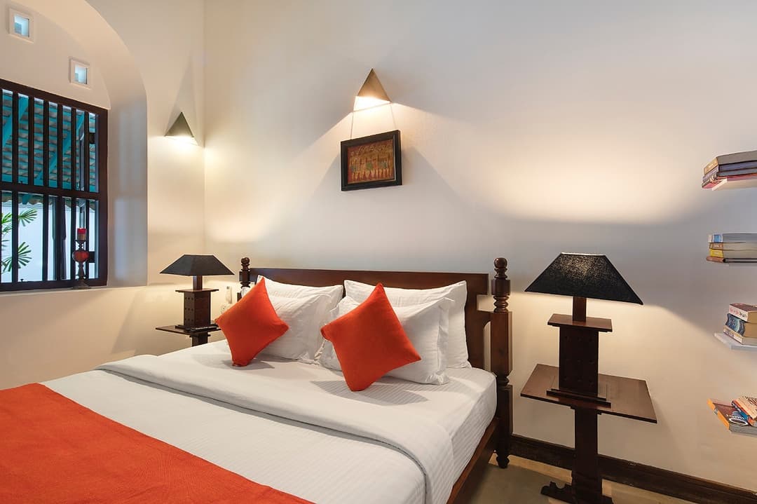 Bedroom two twin beds with orange cushions, Magalla Casa Galle