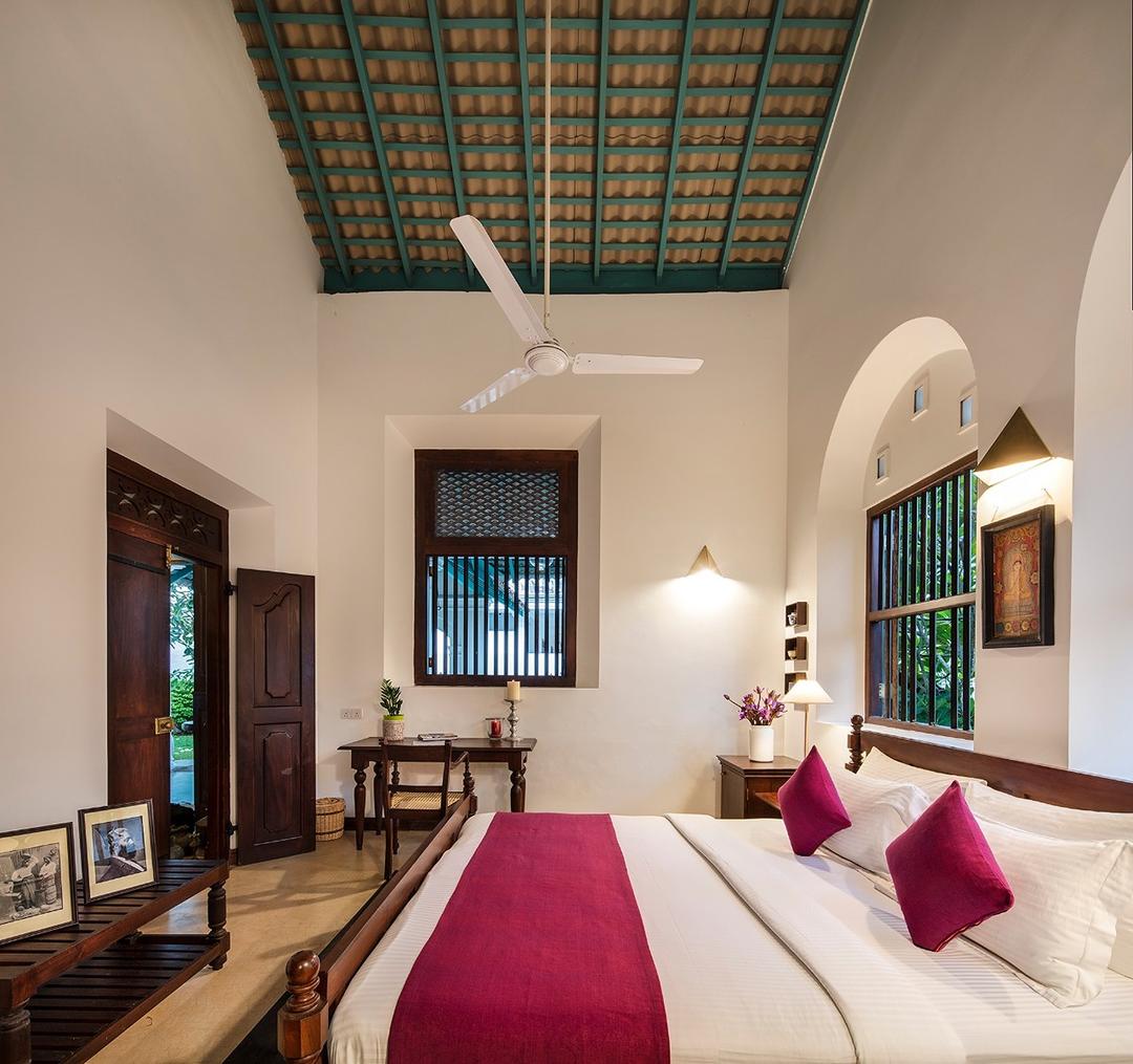 Bedroom three with magenta cushions wide, Magalla Casa Galle