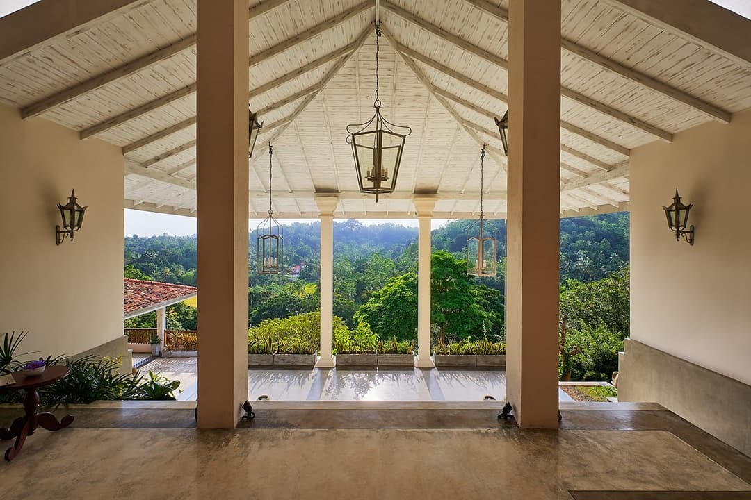 Main entrance with arched ceiling, The Divine Villa Talpe