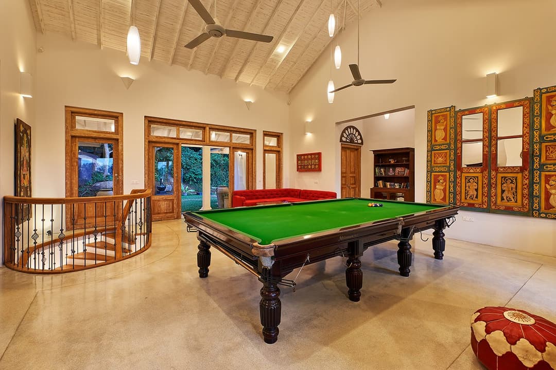Snooker room with table wide angle, Divine Villa Talpe
