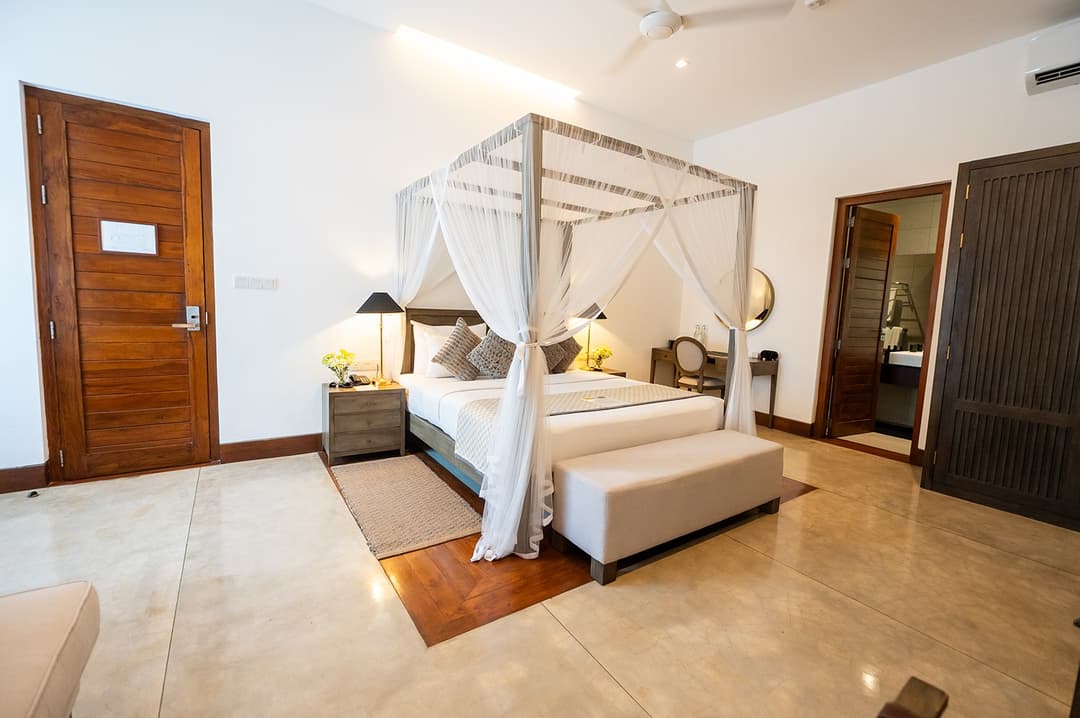 Bedroom with white canopy wide, The Villa by CC Wadduwa