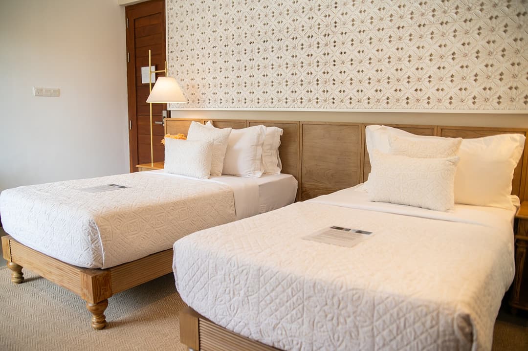 Bedroom plain modern wide angle, The Villa by CC Wadduwa