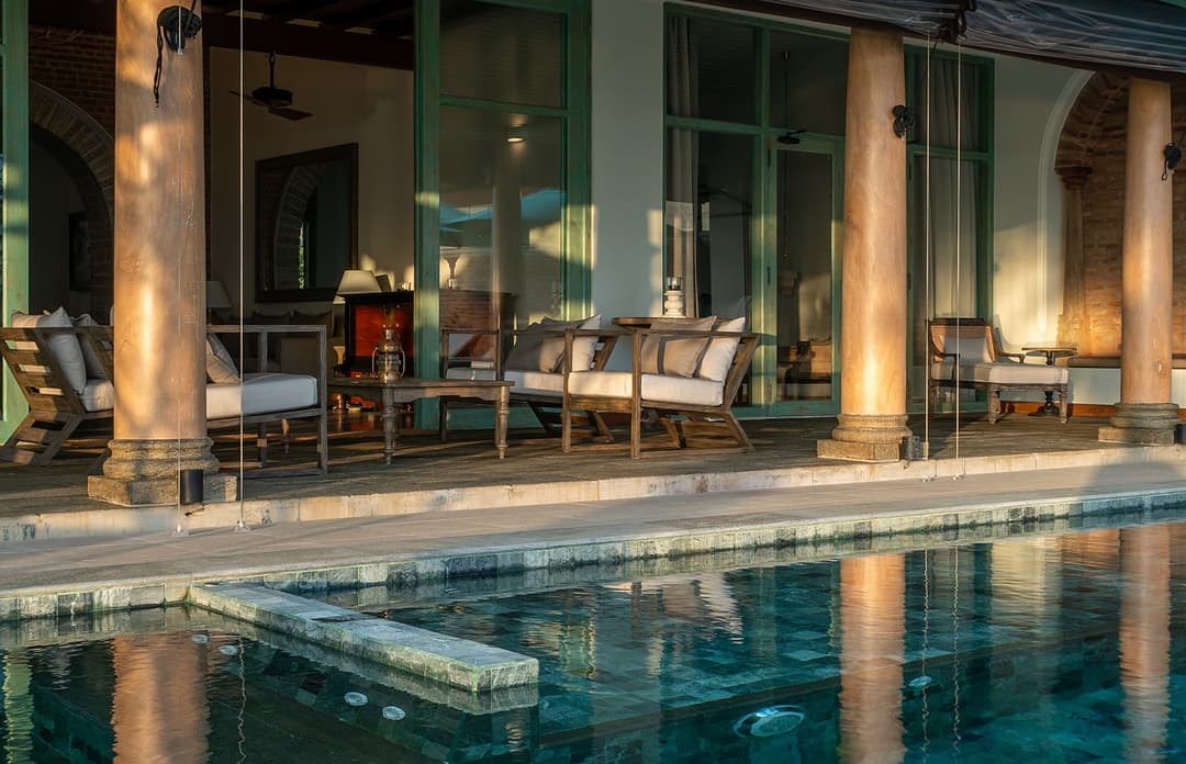 Pool terrace with arched colonnade, Candella House Talpe