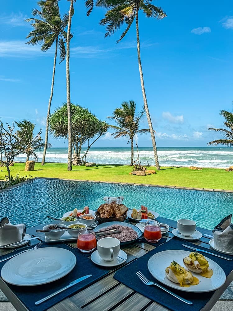 Pool breakfast set on tray, Candella House Talpe