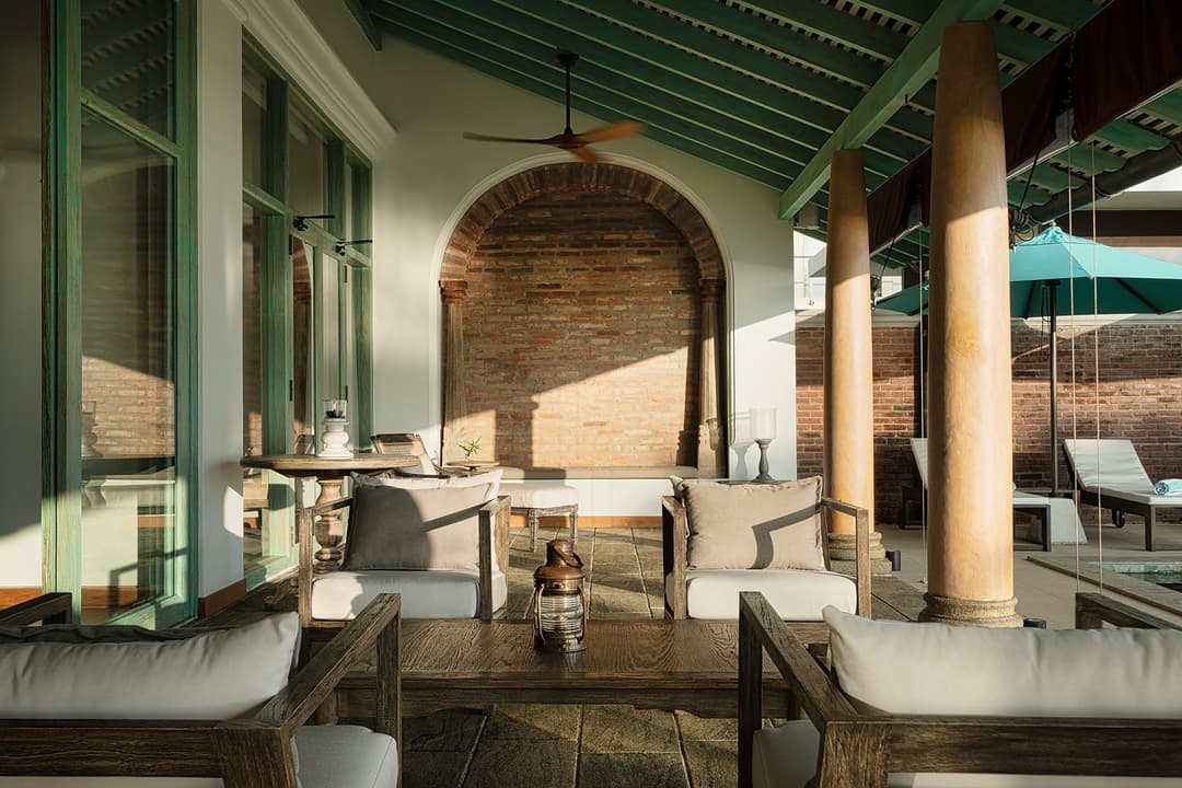 Lobby pavilion with teal ceiling, Candella House Talpe