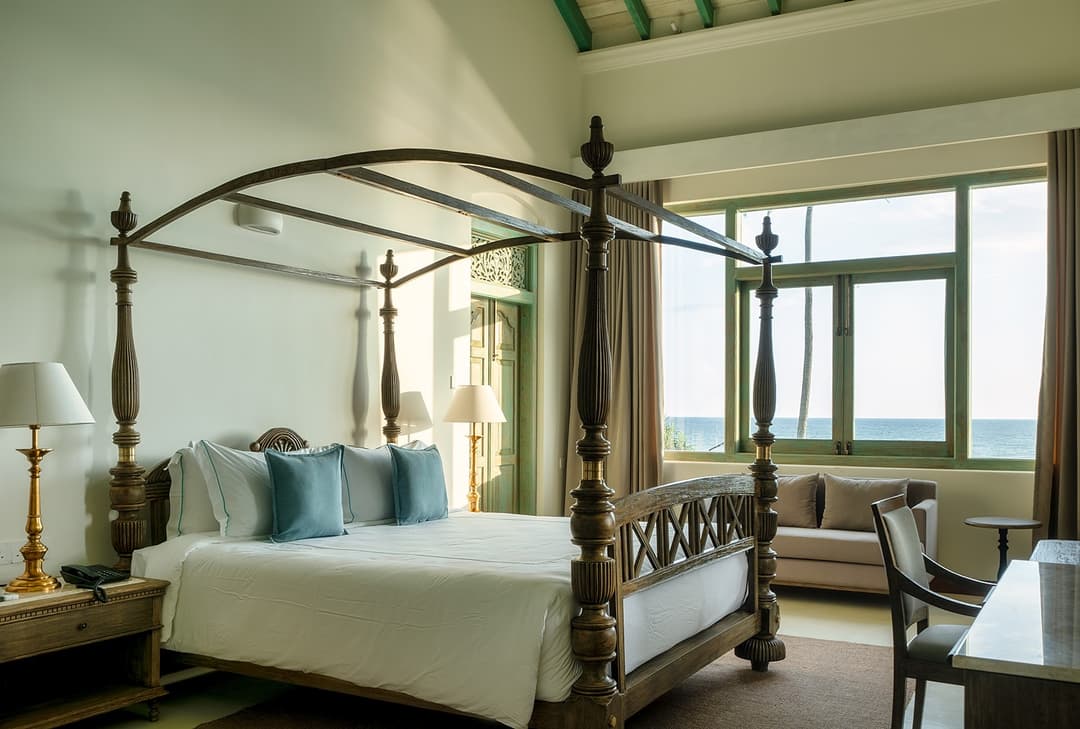 Four-poster bedroom with ocean view, Candella House Talpe