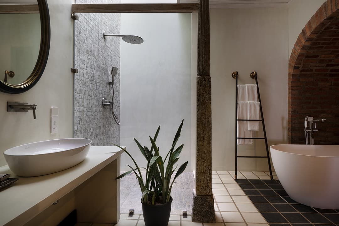 Bathroom freestanding tub and shower, Candella House Talpe