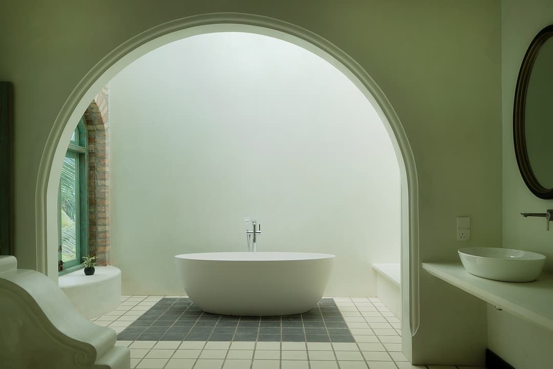 Bathroom arched tub wide view, Candella House Talpe