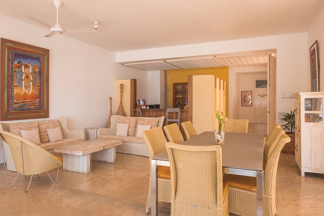 Topaz villa living and dining area, Sri Sharavi Mirissa