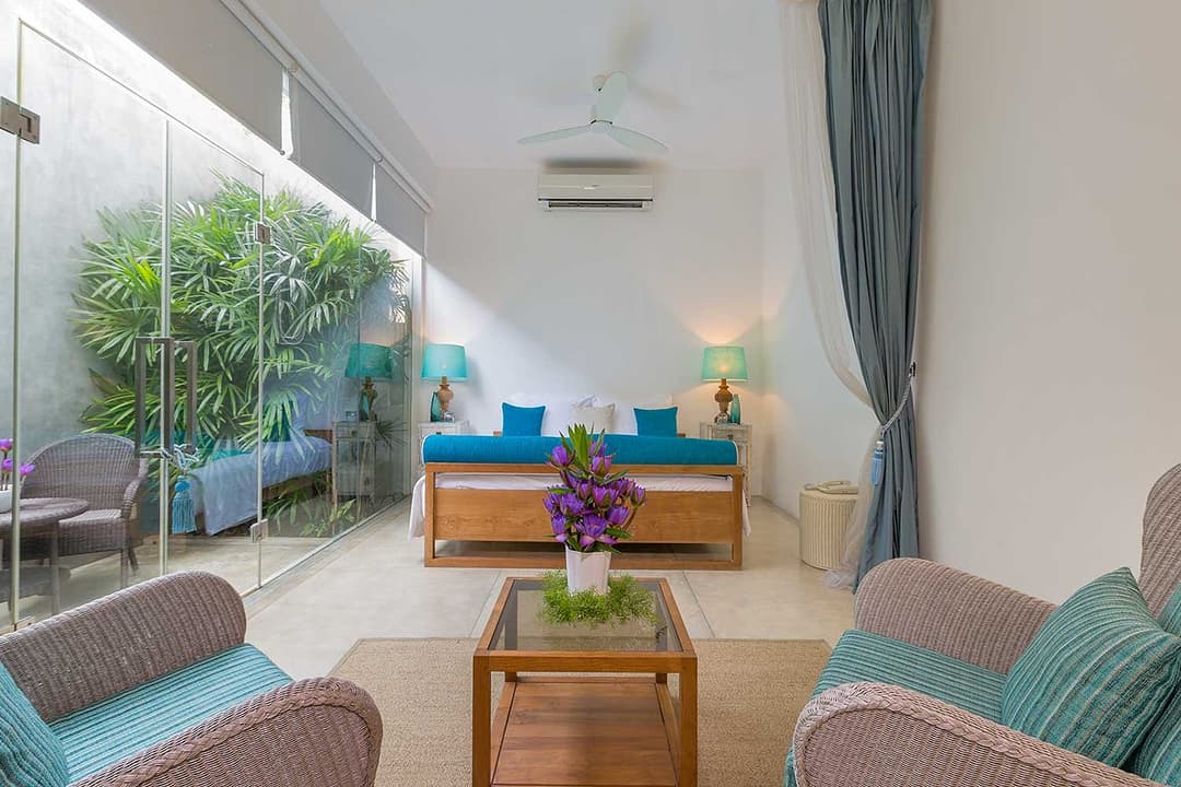 Bedroom terrace with teal accents, Sri Sharavi Mirissa