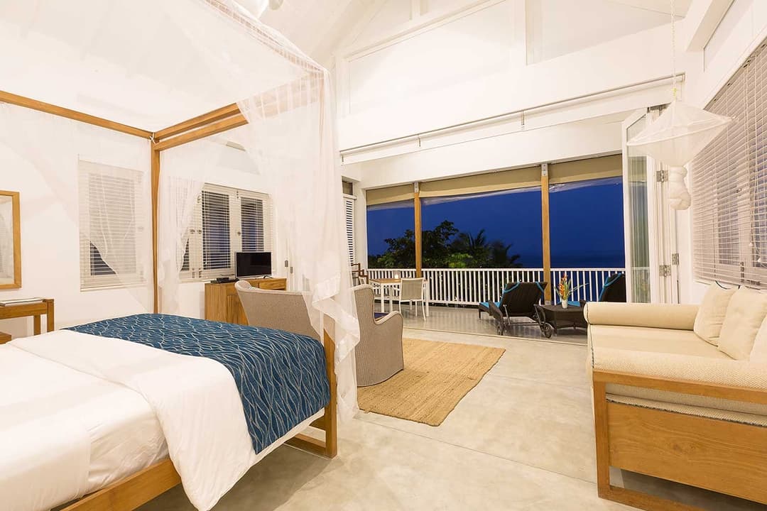 Bedroom king bed with dusk view, Sri Sharavi Mirissa