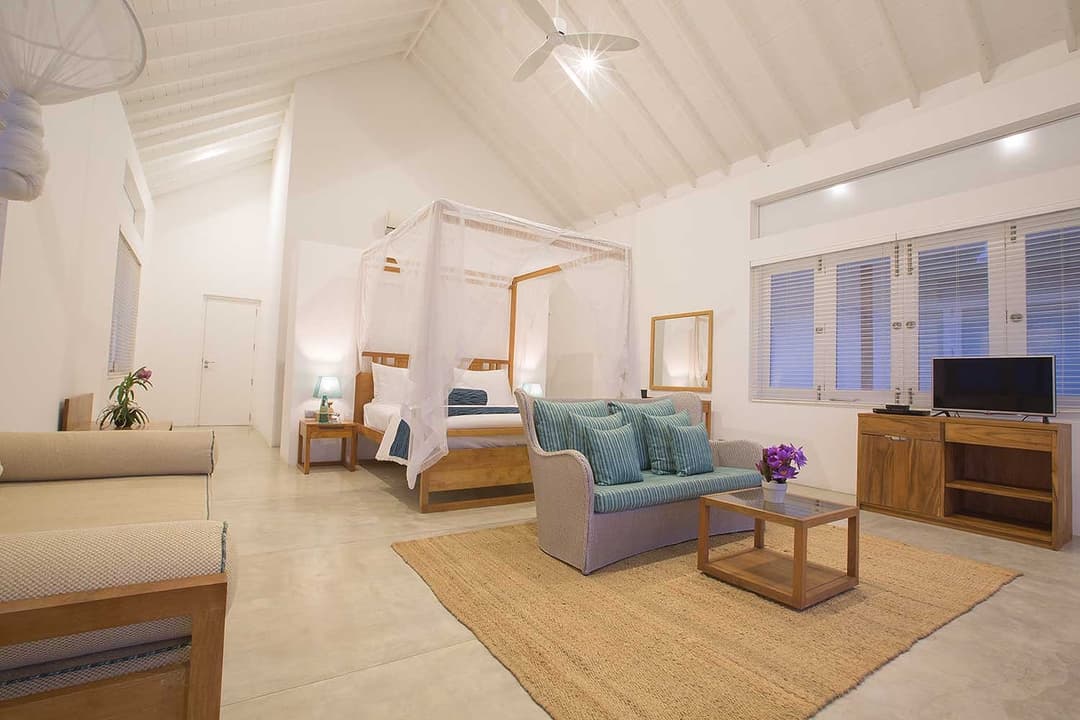 Bedroom with canopy bed wide, Sri Sharavi Mirissa