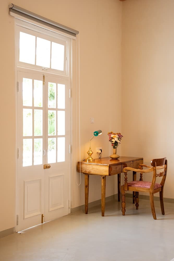 Room sitting area and writing desk, Padmaraga Galle Fort
