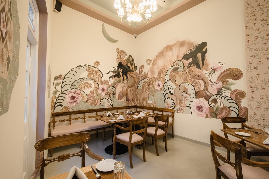 Restaurant dining area with fish mural, Padmaraga Galle Fort