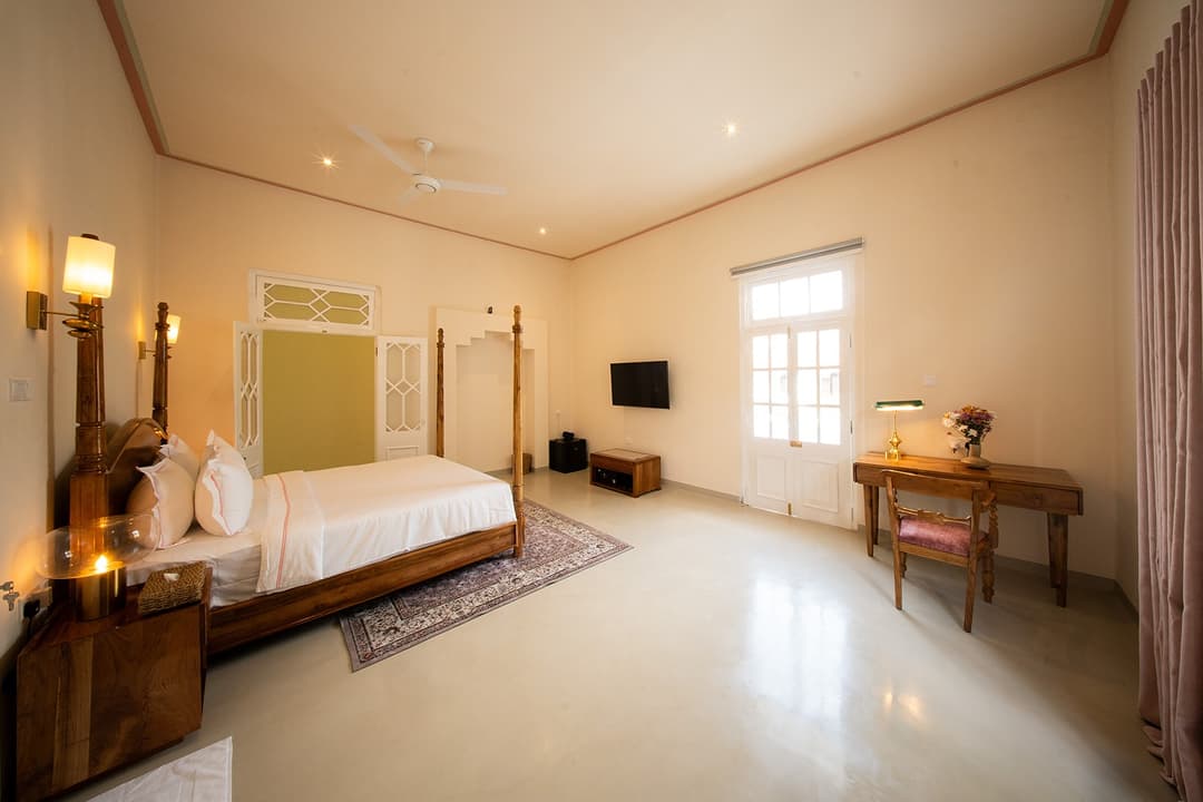 Pink room wide angle, Padmaraga Galle Fort
