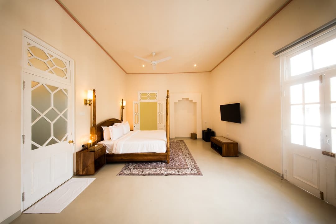 Pink room four-poster third angle, Padmaraga Galle Fort