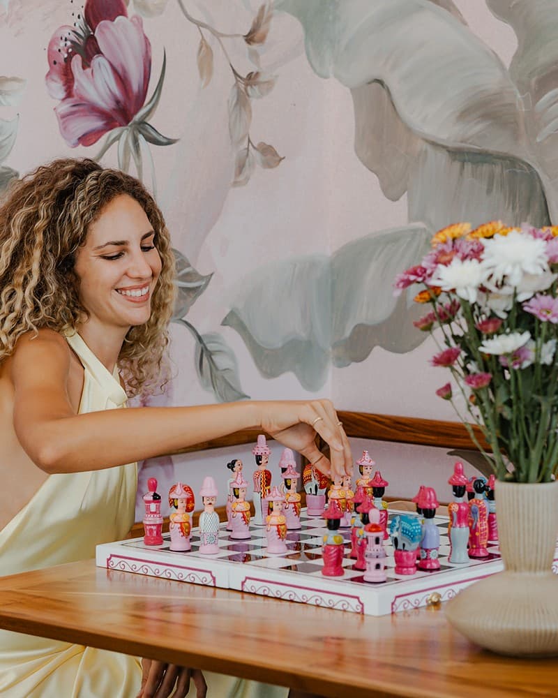 Guest with decorative chess set, Padmaraga Galle Fort