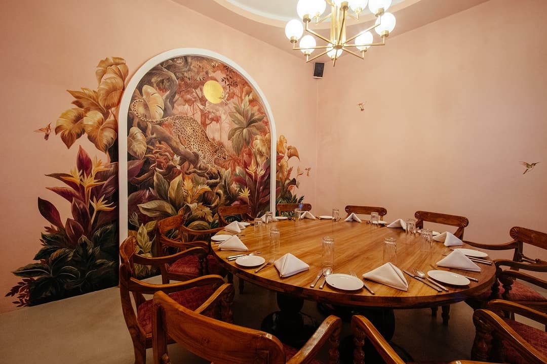 Dining room with floral mural wide, Padmaraga Galle Fort