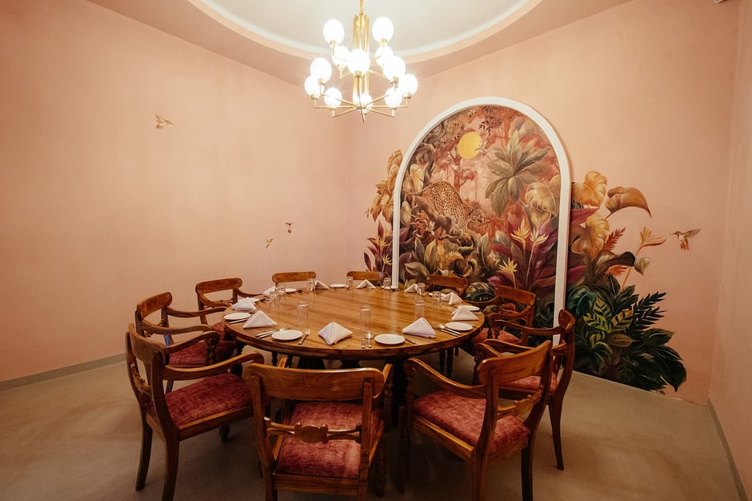 Dining room floral mural close, Padmaraga Galle Fort