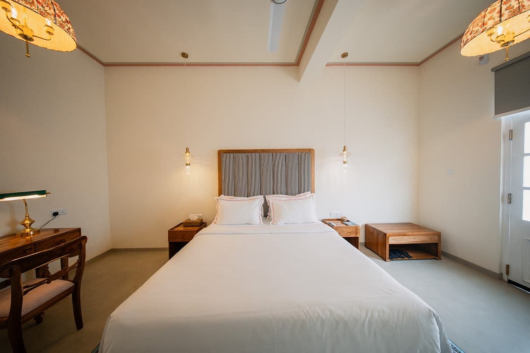 Dark palette room wide angle, Padmaraga Galle Fort
