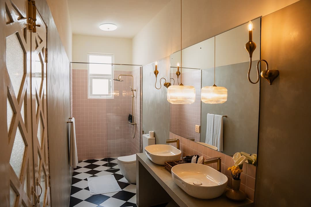 Bathroom double basin second room, Padmaraga Galle Fort
