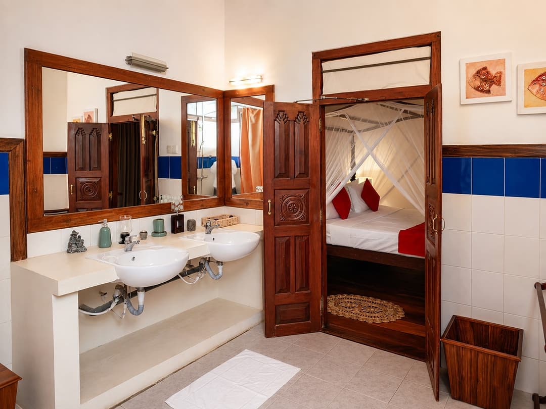 Koggala Lake bathroom with double sink and mirror