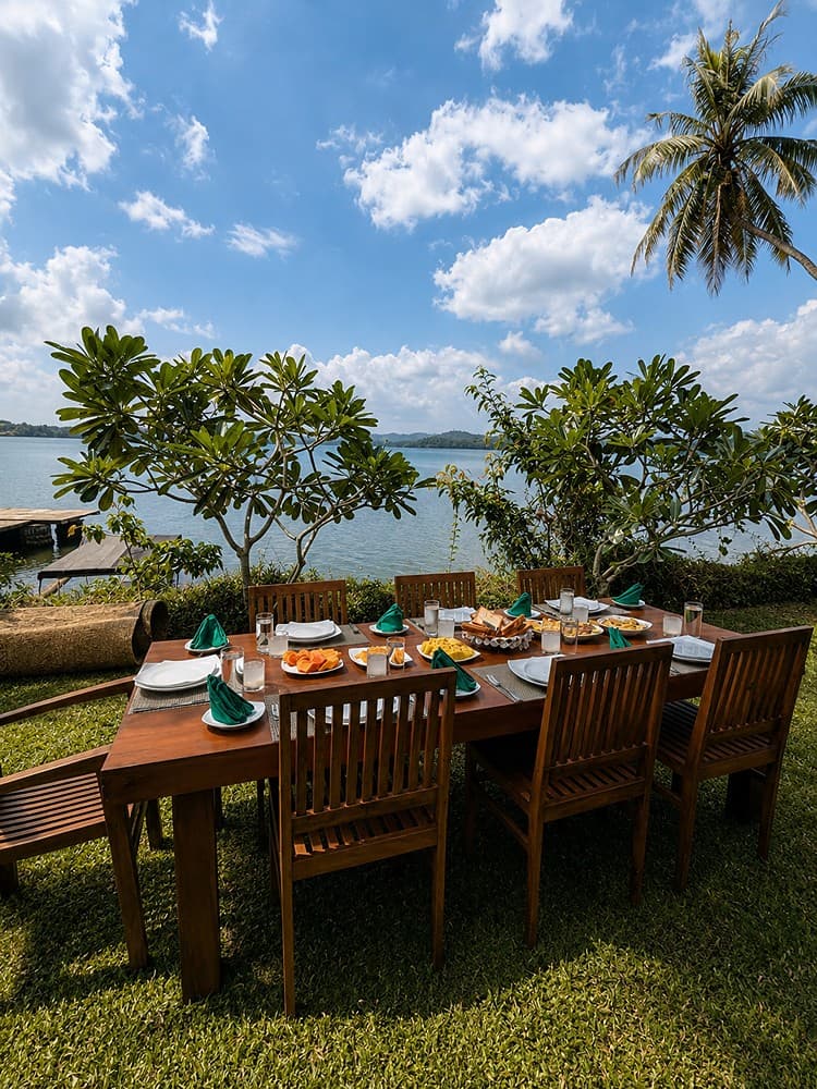 Koggala Lake outdoor dining table on the lawn
