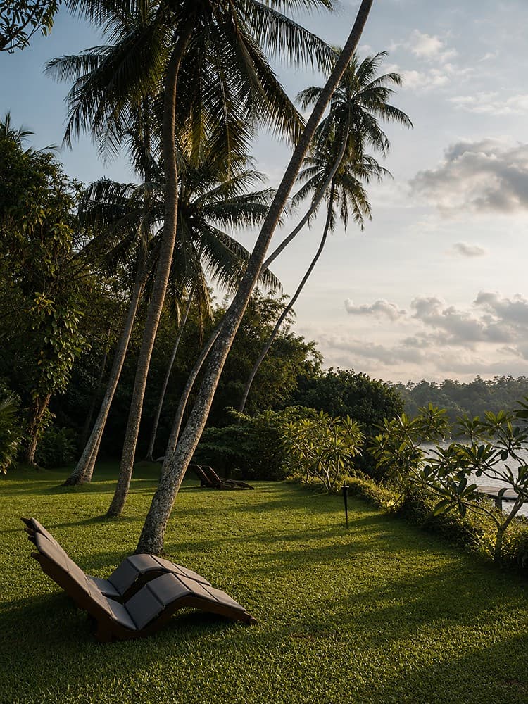 Kingfisher House koggala garden lounge chairs