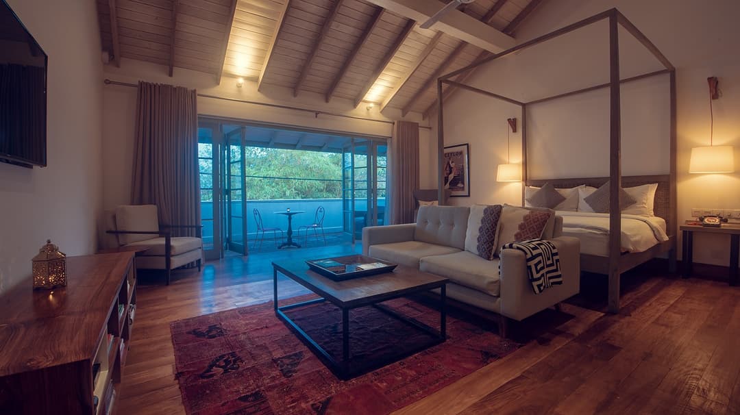 Fort Bazaar Galle Upper Suite living and bedroom area