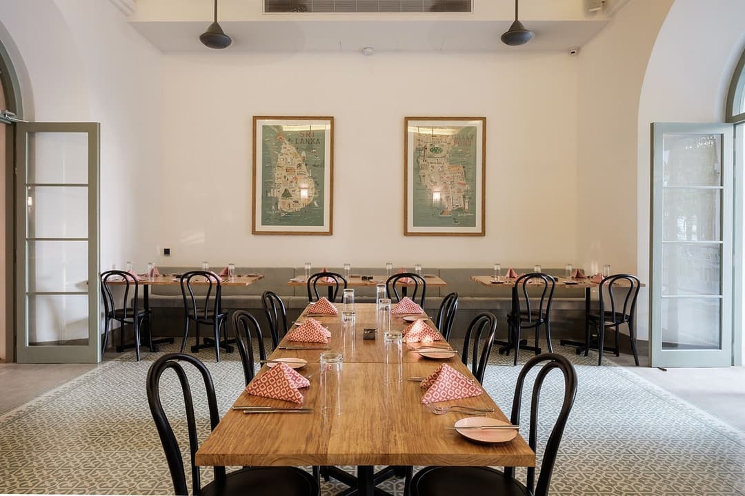 Fort Bazaar Galle restaurant with long dining table