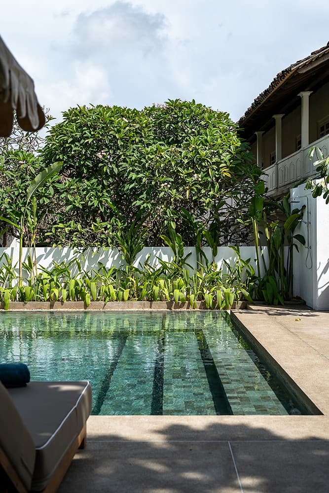 Fort Bazaar Galle pool daybed close view