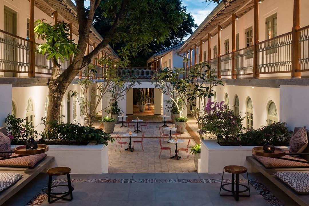 Fort Bazaar Galle courtyard view at dusk