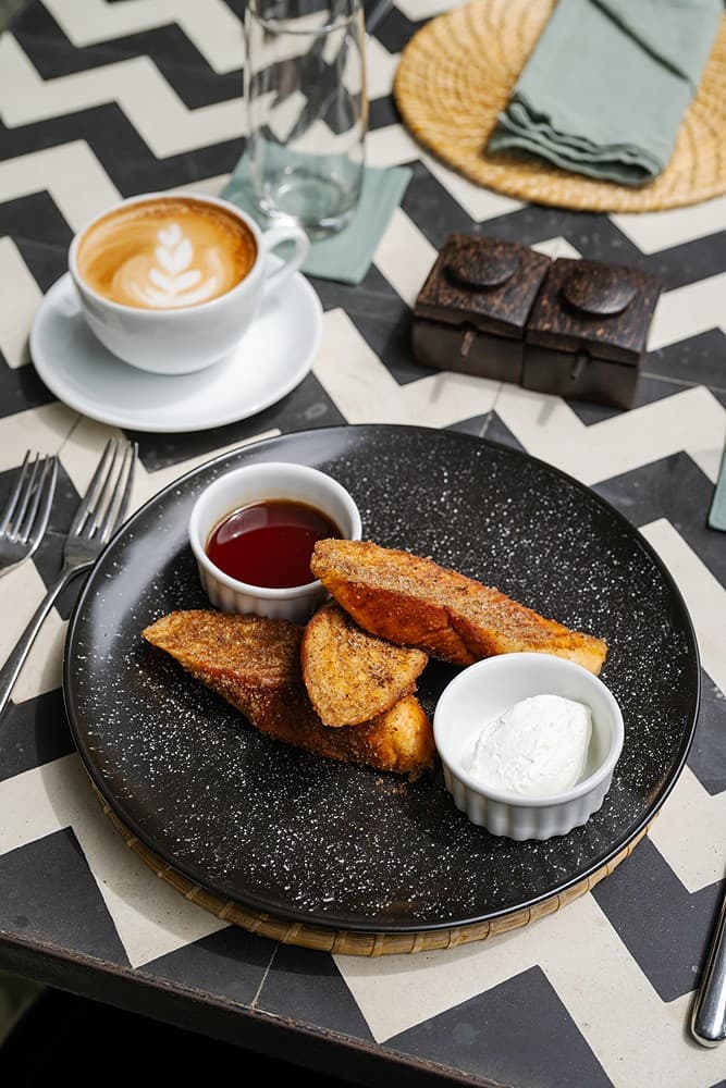 Fort Bazaar Galle coffee and toast breakfast
